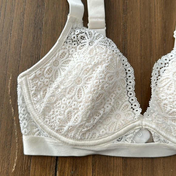 F21 bra 32B - Picture 2 of 5